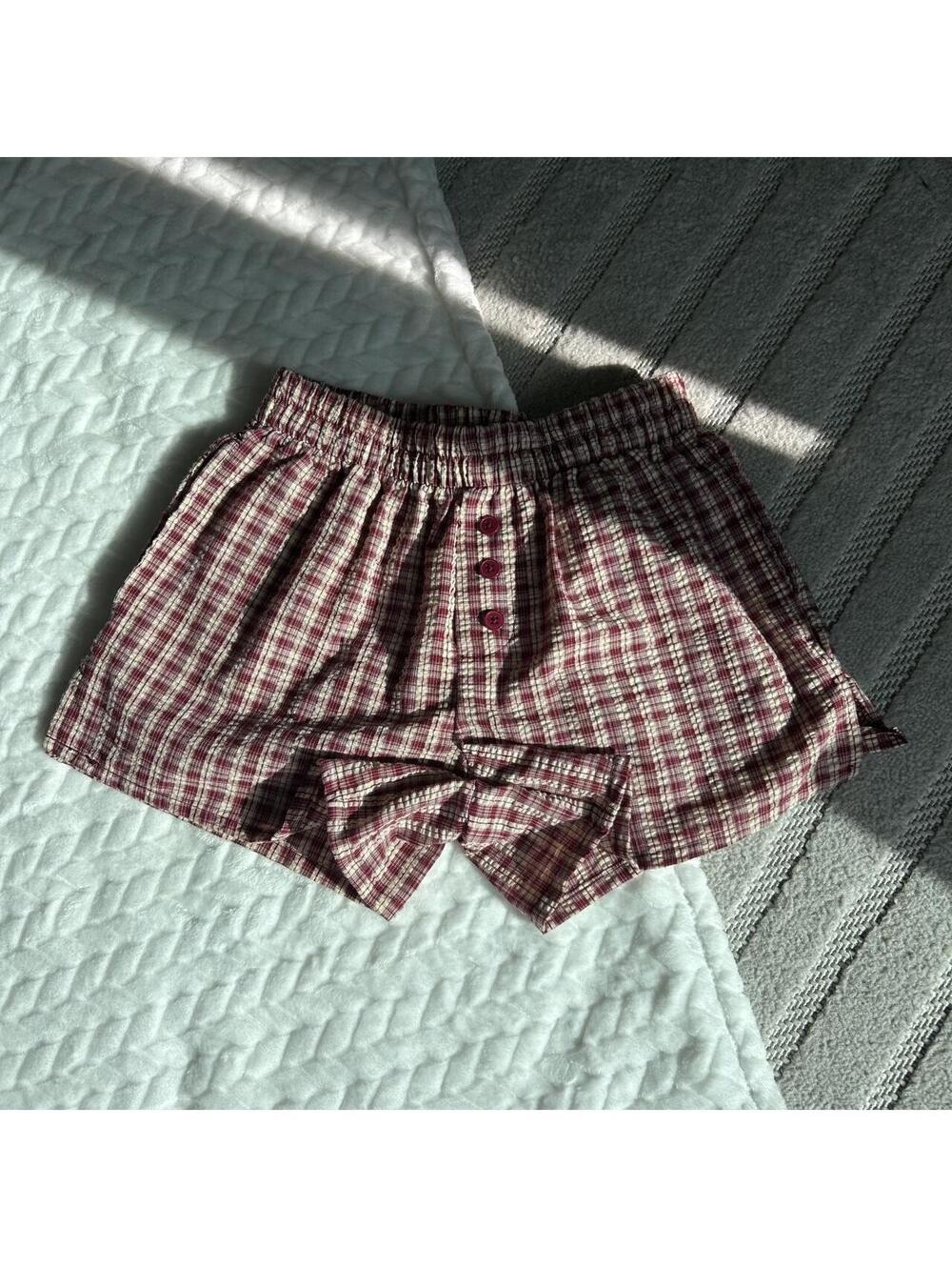 white & red plaid shorts #plaid #summer